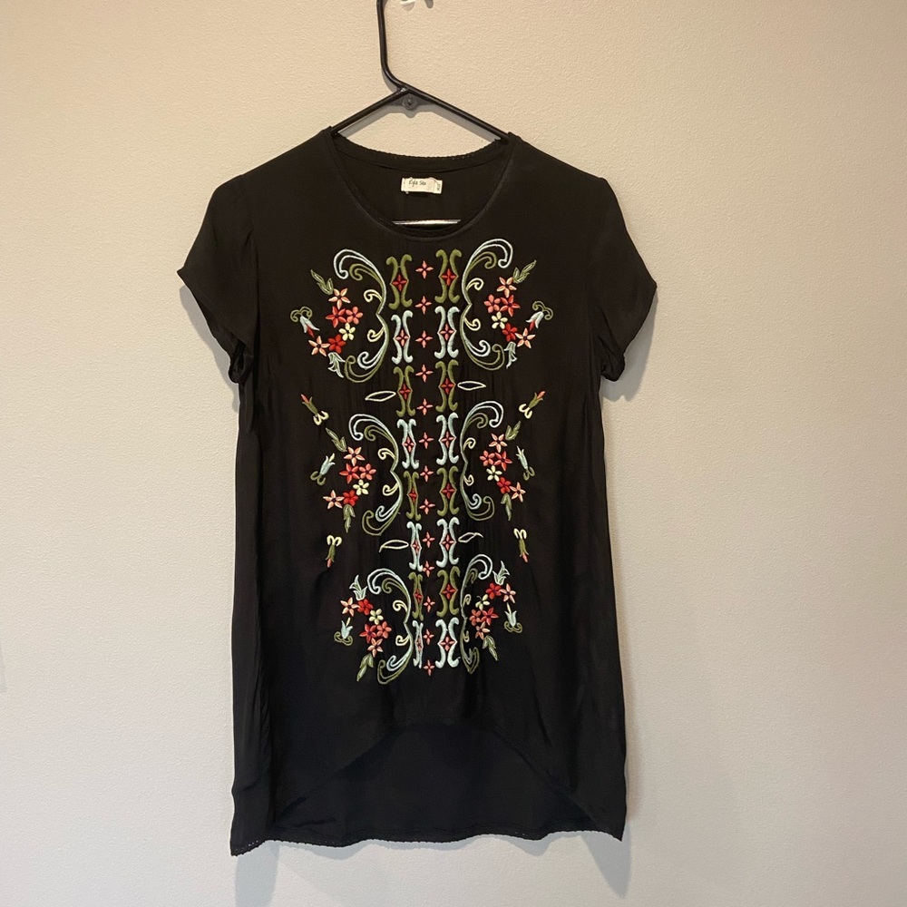 Woman’s XS Kyla Seo sheer tunic high low top